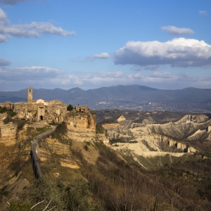 Civita di Bagnoregio and the badlands landscape - Simone Antonazzo / ENIT SpA