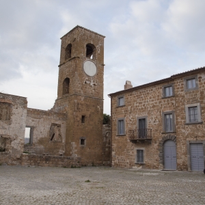 Piazza del Comune and the bell tower in Celleno Vecchio, the ghost town - Simone Antonazzo / ENIT SpA