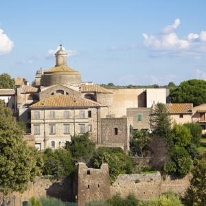 View of Tuscania with the dome of the Church of San Lorenzo - Simone Antonazzo / ENIT SpA