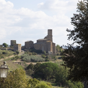 St Peter's Basilica, Tuscania - View from Parco Torre di Lavello - Simone Antonazzo / ENIT SpA