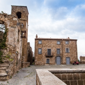 Piazza del Comune e Torre del Campanile a Celleno Vecchio, il "borgo fantasma" - Simone Antonazzo / ENIT SpA