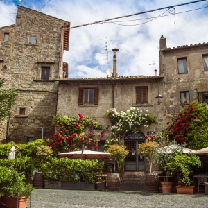 Una tipica via del quartiere San Pellegrino a Viterbo - ENIT SpA